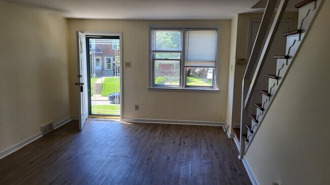 Foto del edificio - 404 Stratford Rd