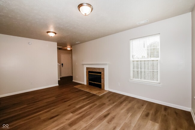 Foto del edificio - 6368 Titania Dr