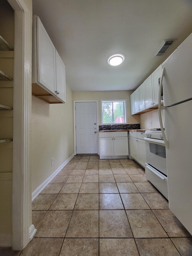 Building Photo - 1112 Williamson Dr