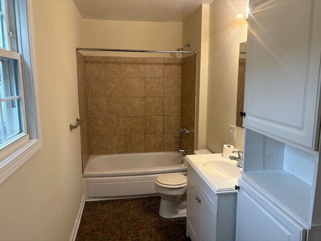Foto del edificio - Recently Updated 2 bedroom / 1 bathroom ho...