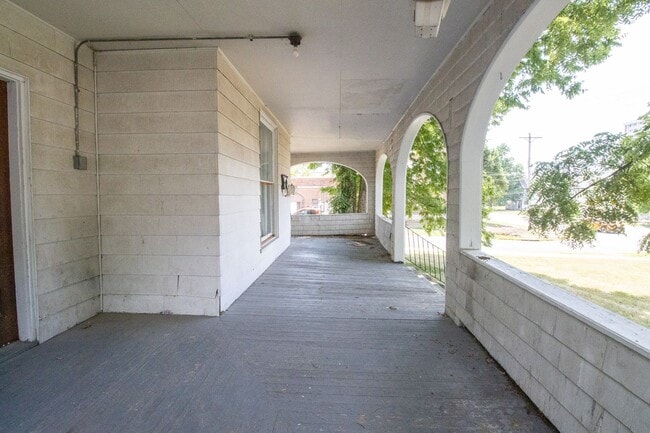 Building Photo - 116 S College Ave