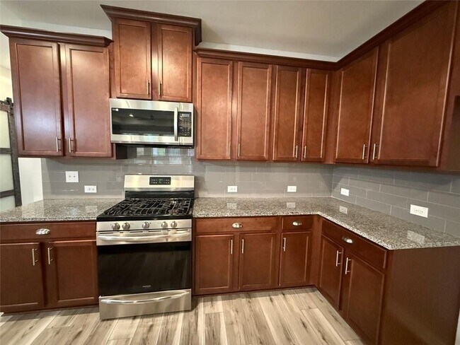 Foto del edificio - 2460 Laurel Gate Ln