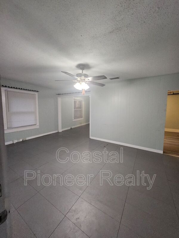 Foto del edificio - 701 Newton Ave S