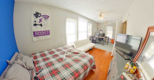 Foto del edificio - 3D Tour Available - 3 Blocks to KSU Campus & 5 Blocks to Aggieville + Washer & Dryer Included! Av...