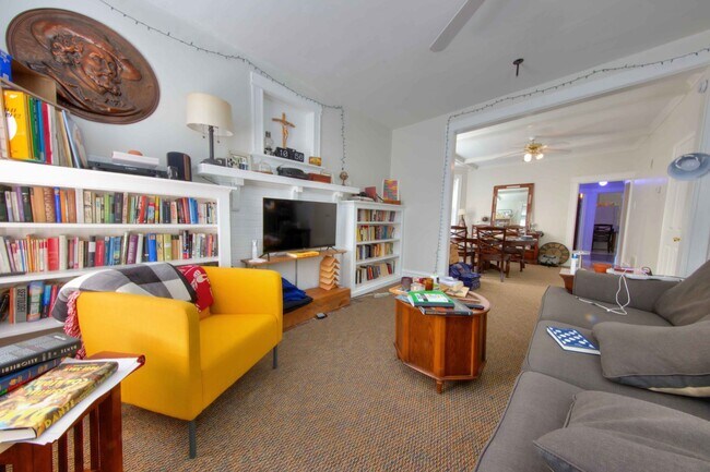 Foto del edificio - 3111 Portis Ave