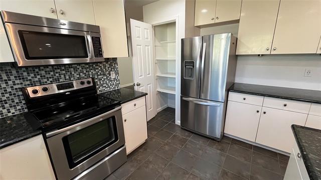 Foto del edificio - 2625 Bayberry Ln