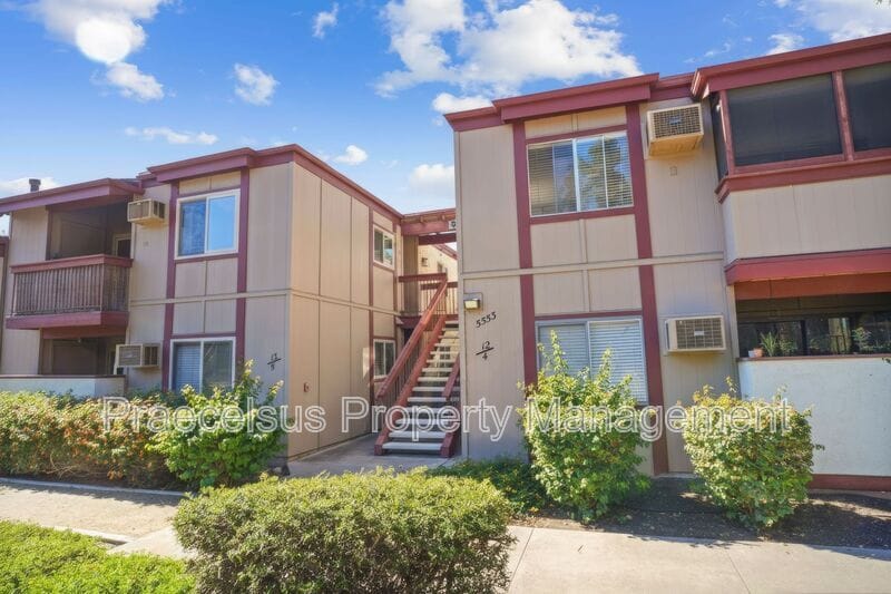 Foto principal - 5553 Adobe Falls Rd