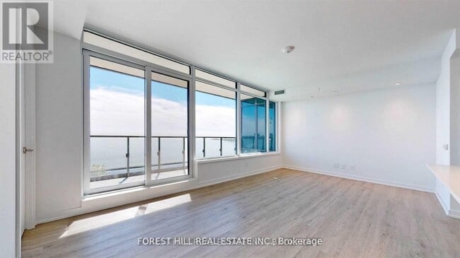 Photo du bâtiment - 1926 Lake Shore Blvd W