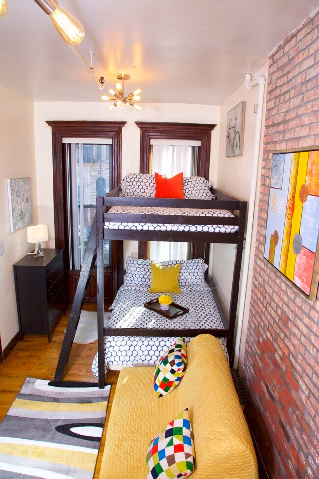 Foto del edificio - 67 W 119th St
