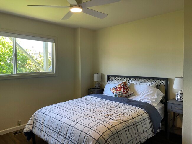 downstairs bedroom #1 - 325 Park Dr