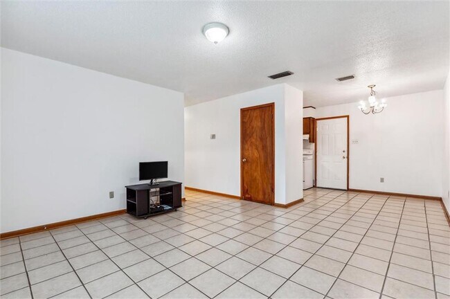 Foto del edificio - 504 Farnell Ln