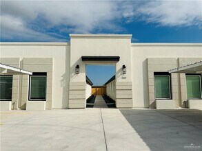 Building Photo - 1100 Sugar Gdn Dr