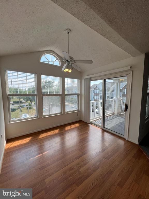 Building Photo - 5660 Wade Ct