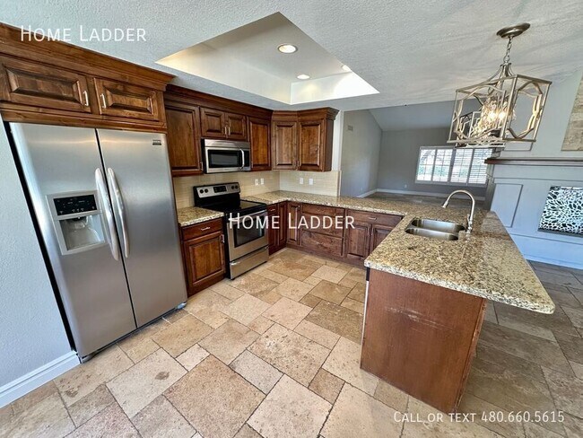 Building Photo - 10570 E San Salvador Dr