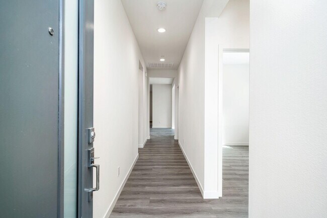 Foto del edificio - 49060 Cochran Dr