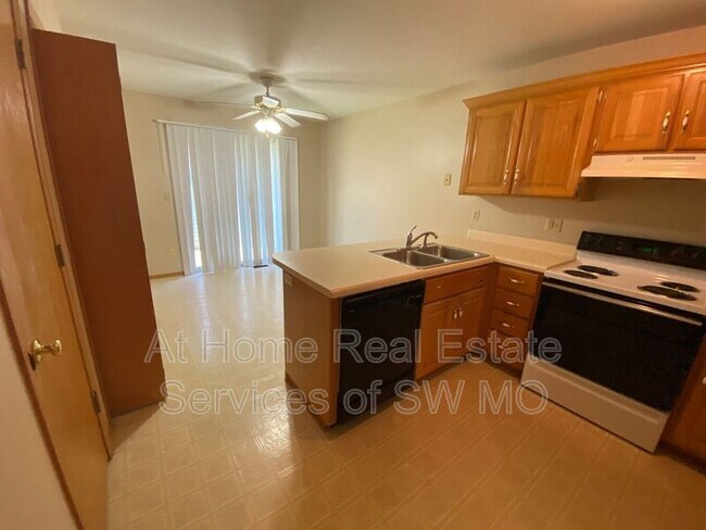 Foto del edificio - 3382 W Montclair St