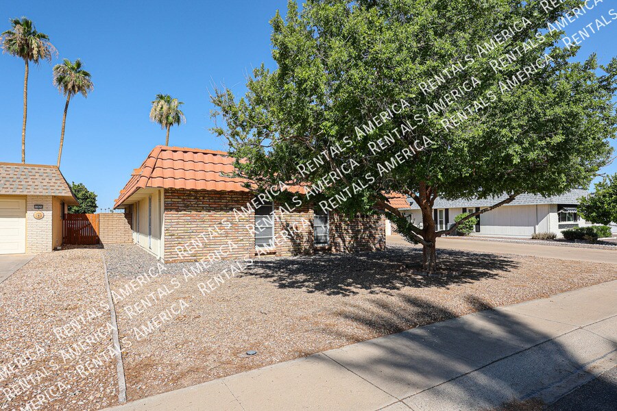 Primary Photo - 13819 N Crown Point