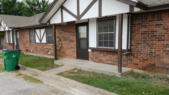 Building Photo - 200 Bonnie Bell Ln