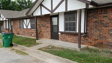 Building Photo - 200 Bonnie Bell Ln