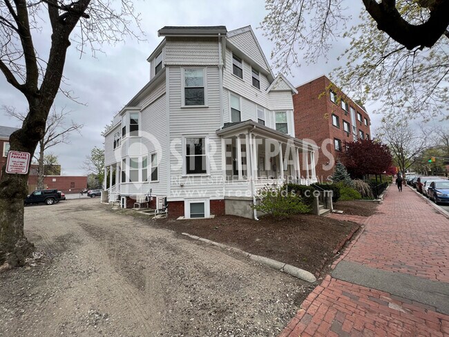 Building Photo - 379 Harvard St