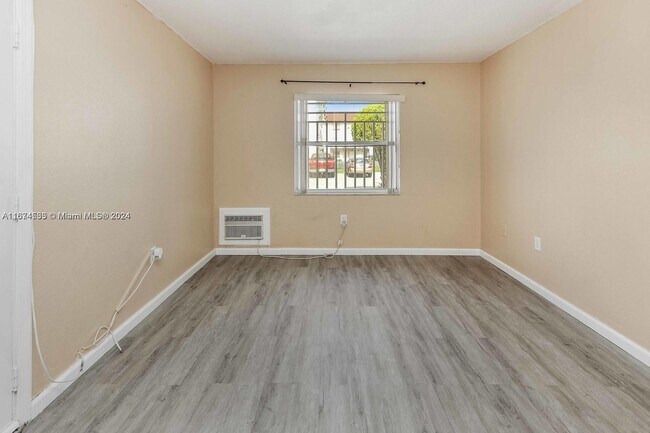 Foto del edificio - 1021 SW 104th Ct