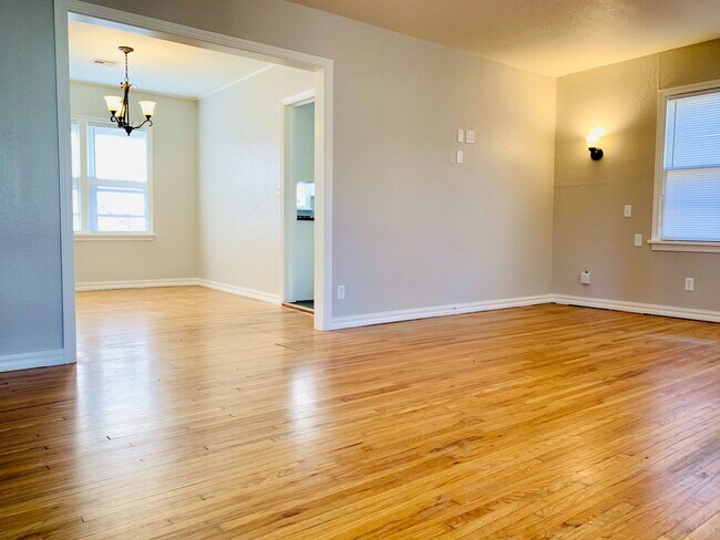 Building Photo - Beautiful 3BD/2BA Home Near OU – Prime Nor...