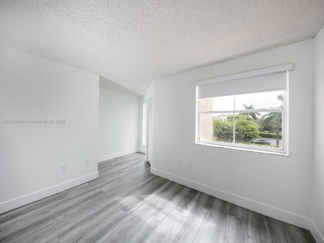 Building Photo - 670 NW 85th Pl