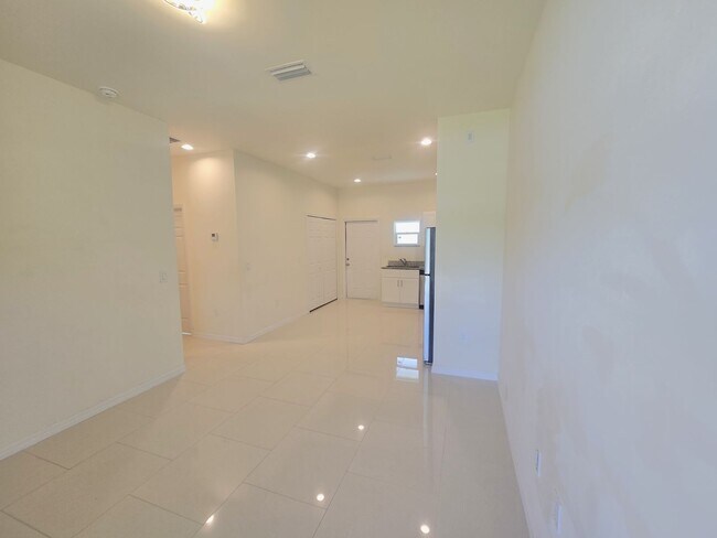 Foto del edificio - Cozy Two Bedroom, one bath house-Newer Con...