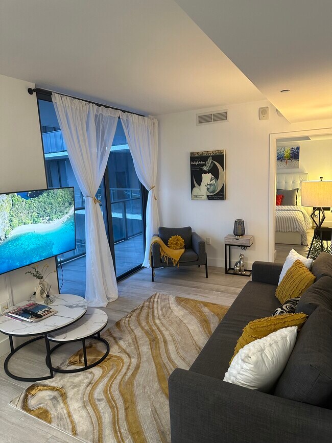 Foto del edificio - 121 NE 34th St