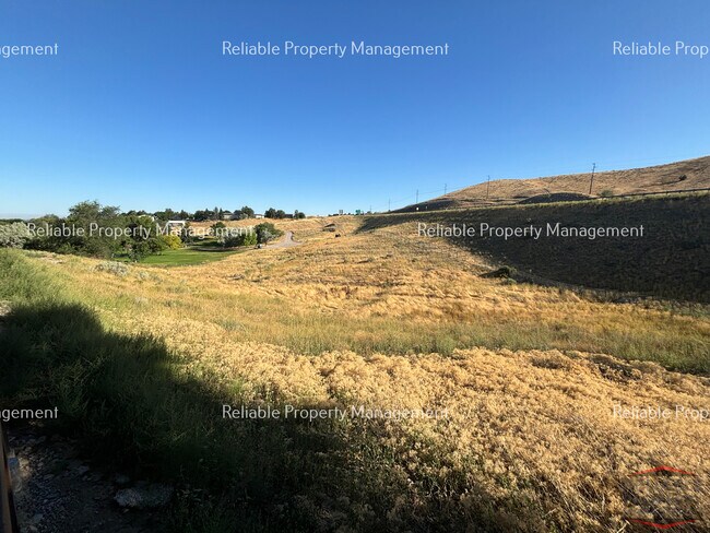 Foto del edificio - 1666 Ammon St