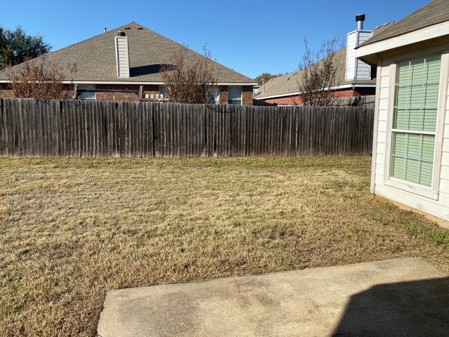 Building Photo - 1304 Vistawood Dr