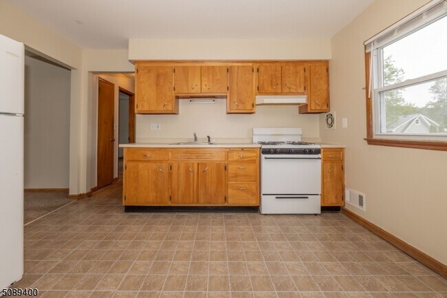 Foto del edificio - 817 Ringwood Ave