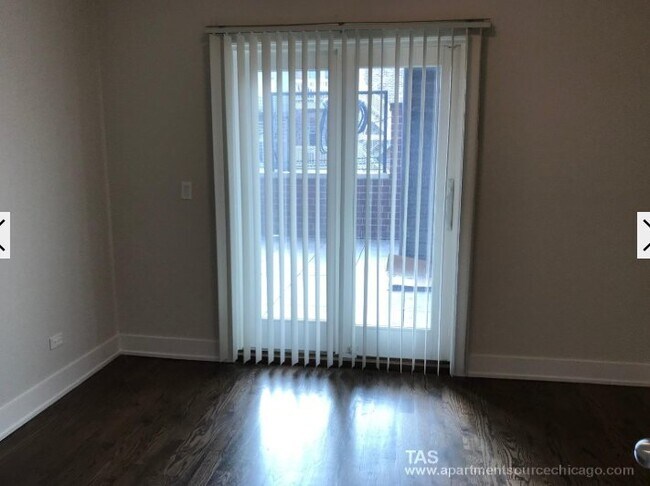 Foto del edificio - 2127 W Division St