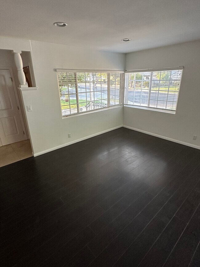 Building Photo - 6628 Farralone Ave