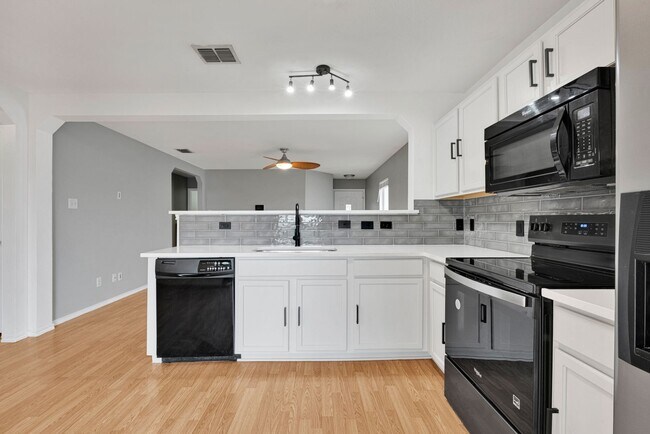 Building Photo - Charming 3 Bedroom Home in Bulverde Village – Prime Location!