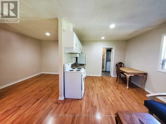 Building Photo - 20437 Yonge St