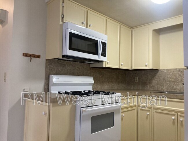 Foto del edificio - 7255 Periwinkle Ave SE