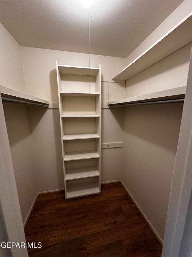 Foto del edificio - 4800 N Stanton St