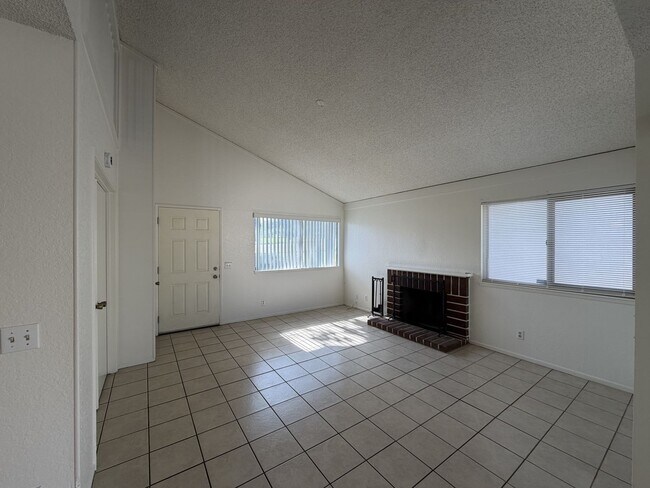 Foto del edificio - 1594 Christopher Ln