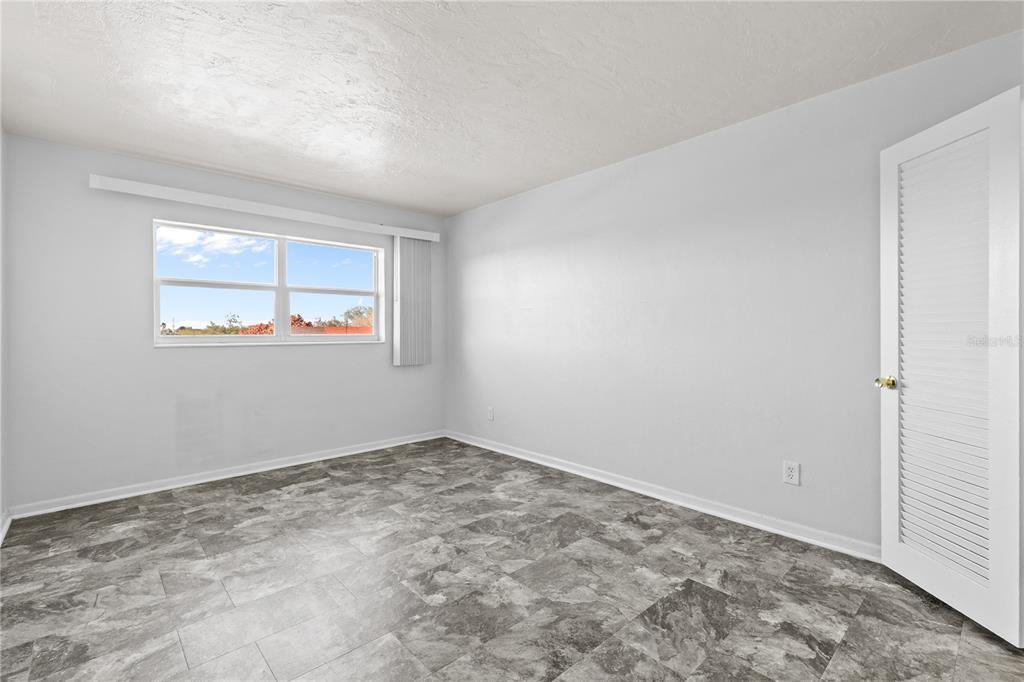 Building Photo - 221 Columbia Dr