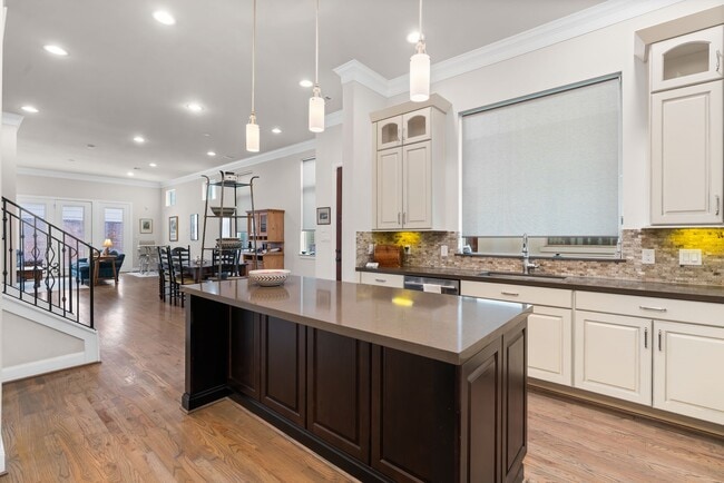 Building Photo - 3717 Newhouse St