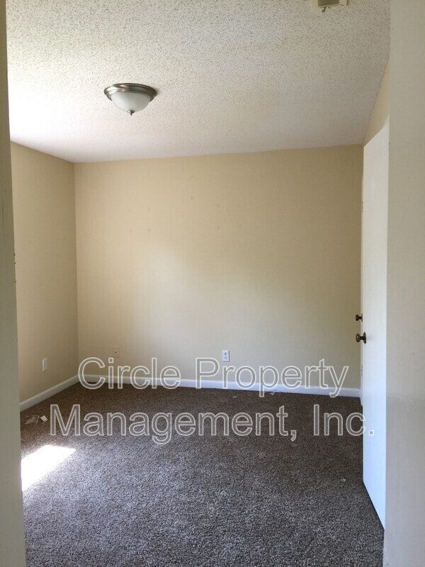 Building Photo - 126 Claybill Dr