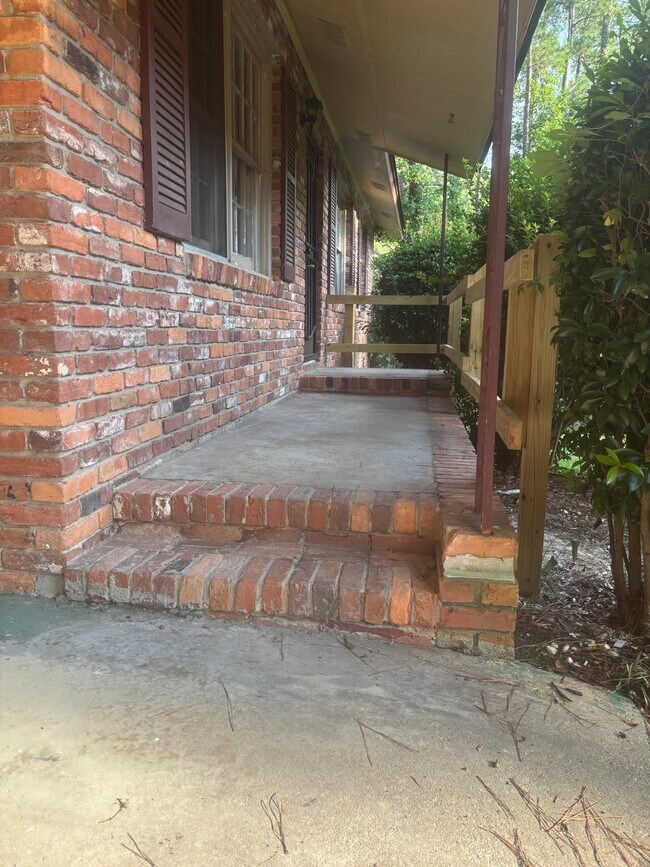 Building Photo - 4702 Elkan Ave