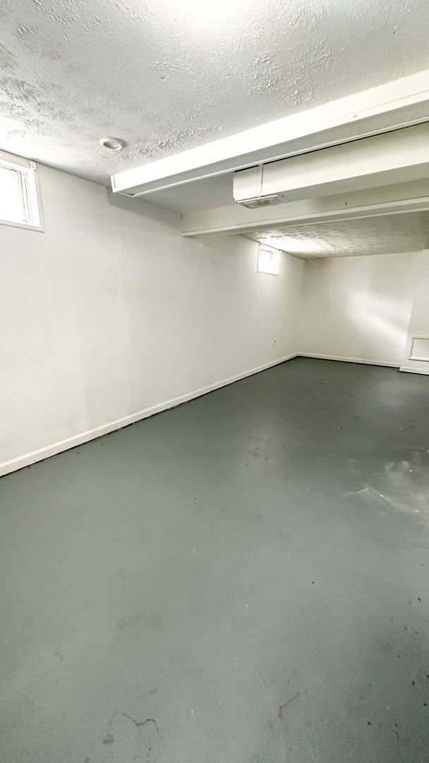 Building Photo - Beautiful 3 Bedroom Home in Southeast! Sec...