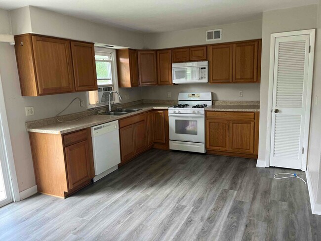 Foto del edificio - 8208 Cameo Dr