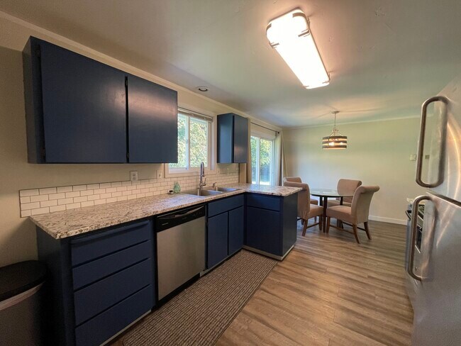 Cocina y comedor - 500 W Horizon Ct