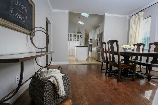 Building Photo - Newly Updated 3-Bedroom House in the Desir...