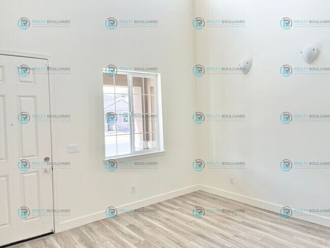 Foto del edificio - 2367 sq ft, 4 bedrooms, 2.5 bathrooms, 2 c...