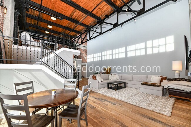 Foto del edificio - Upscale Urban Oasis: Luxurious 2-Bedroom L...