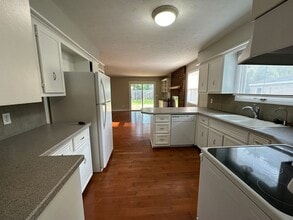 Building Photo - 7963 Pine Hollow Dr SE